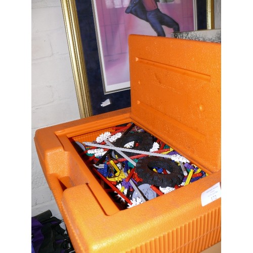 172 - COLLECTION OF KNEX IN ORANGE CASE