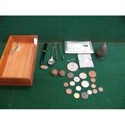 71 - WOODEN TRAY CONTAINING A GOLD NIB FOUNTAIN PEN, TWO CIGARETTE CASES, PEWTER ETC.