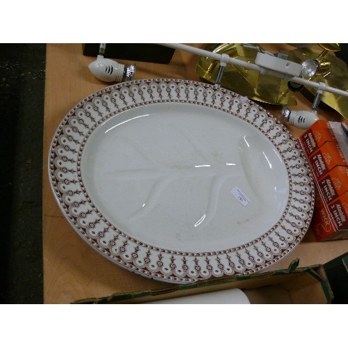 197 - VERY LARGE VICTORIAN MEAT PLATTER 'PERSIAN' WITH GRAVY WELL.