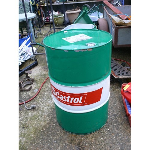 300 - 208 LITRE CASTROL OIL DRUM WITH APROXIMATELY 40 LITRES OF OIL INSIDE.