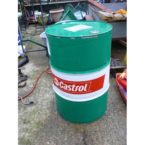 300 - 208 LITRE CASTROL OIL DRUM WITH APROXIMATELY 40 LITRES OF OIL INSIDE.