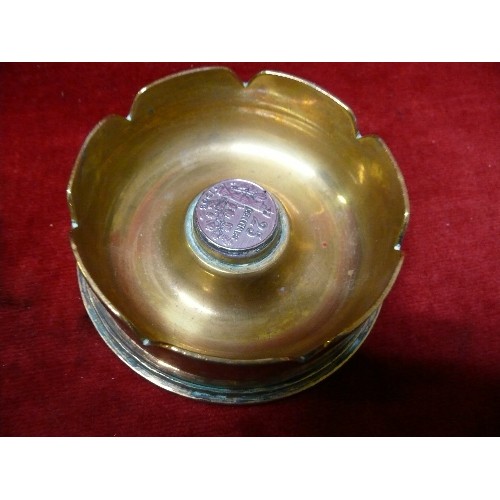 3 - PAIR OF BRASS TRENCH ART ASHTRAYS WITH COIN CENTRE PIECES PLUS A TRENCH ART BRASS HAT AND A MASONIC ... 