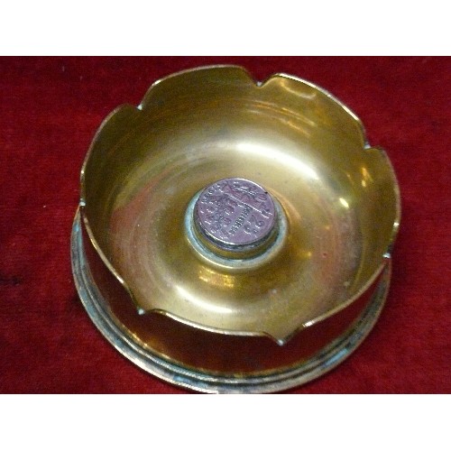 3 - PAIR OF BRASS TRENCH ART ASHTRAYS WITH COIN CENTRE PIECES PLUS A TRENCH ART BRASS HAT AND A MASONIC ... 