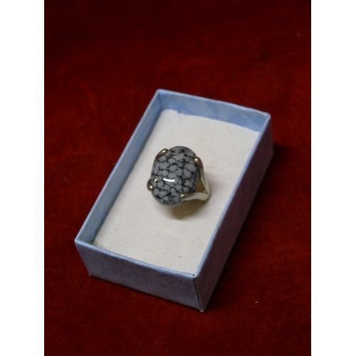 24 - A CONTEMPORARY STYLE STERLING SILVER RING SET WITH A LARGE OBSIDIAN CABOCHON - BIRMINGHAM HALLMARK -... 