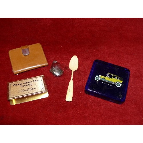 37 - VINTAGE ITEMS INCLUDING A BRISTOL BLUE GLASS 'ROLLS ROYCE' PAPERWEIGHT, A LEATHER WALLET PURSE, SOUV... 