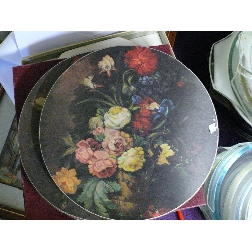 163 - LARGE COLLECTION OF TABLE PLACEMATS