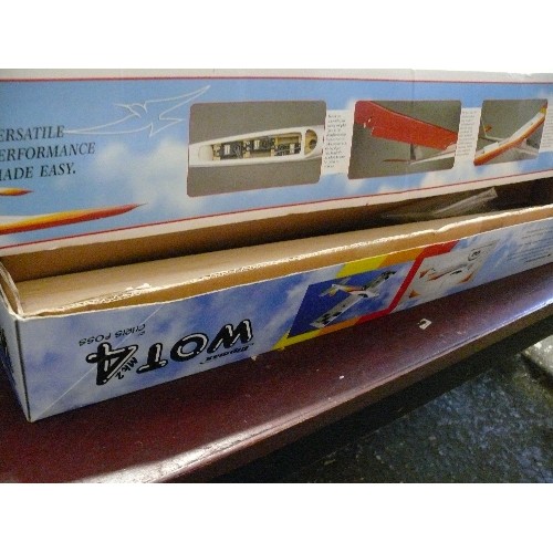 207 - A BOXED MODEL OF A SPIRIT 100 SAILPLANE (NOT COMPLETE) PLUS A BOX OF WOOD OFFCUTS FROM MODEL MAKING.