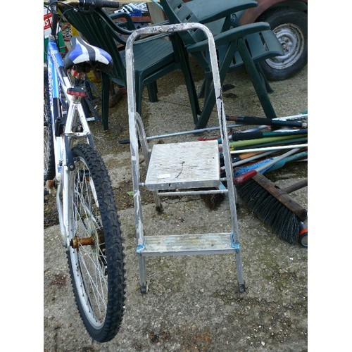 319 - ALUMINIUM STEP LADDER BY BELDRAY