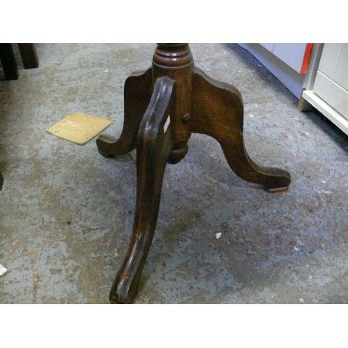 339 - VINTAGE WOODEN SMOKERS TABLE WITH BRASS ASHTRAY INSERT.