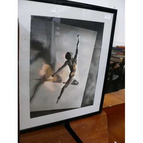 372 - FRAMED AND GLAZED PRINT OF BALLET DANCER