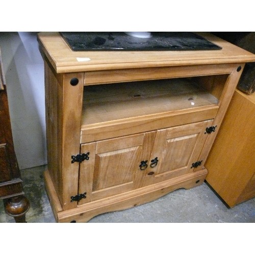 381 - MEXICAN PINE TV UNIT