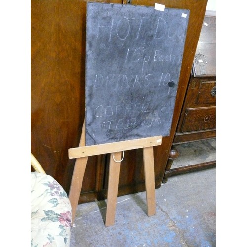 382 - SMALL WOODEN EASEL WITH BLACKBOARD