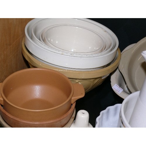 192 - COLLECTION OF STONEWARE OVEN TO TABLE KITCHENWARE