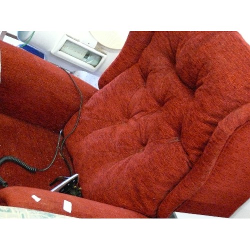 394 - ELECTRIC RISE AND RECLINE CHAIR WITH BUILT IN READING LAMP.