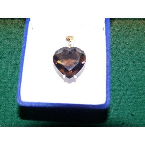 27 - A CONTEMPORARY 925 SILVER RING SET WITH A SQUARE CUT TIGER'S EYE (SIZE U) AND A 925 SILVER PENDANT S... 