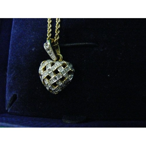 35A - A SWAROVSKI CRYSTAL HEART PENDANT ON CHAIN. THE CLASP OF THE CHAIN MARKED SWAROVSKI AND THE BAIL OF ... 