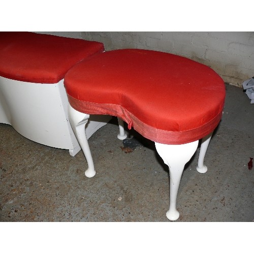 421 - WHITE OTTOMAN WITH PADDED TOP AND MATCHING CHAIR WITH HEART SHAPED STOOL.