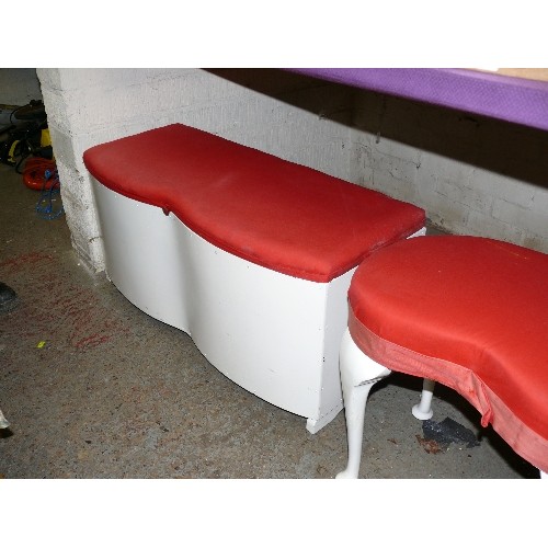 421 - WHITE OTTOMAN WITH PADDED TOP AND MATCHING CHAIR WITH HEART SHAPED STOOL.