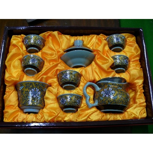 419 - ASIAN MINI TEASET, GREEN AND GOLD, IN PRESENTATION BOX.