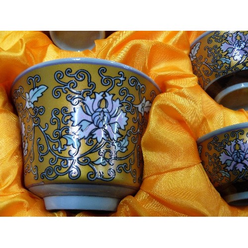 419 - ASIAN MINI TEASET, GREEN AND GOLD, IN PRESENTATION BOX.