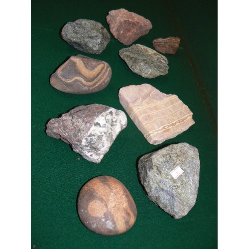 251 - NICE QUANTITY OF MIXED ROCKS AND FOSSILS TO INCLUDE  A BANDED CRYSTAL, STUDIO POTTERY SCULPTURES.