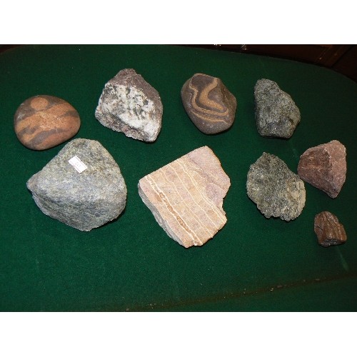 251 - NICE QUANTITY OF MIXED ROCKS AND FOSSILS TO INCLUDE  A BANDED CRYSTAL, STUDIO POTTERY SCULPTURES.