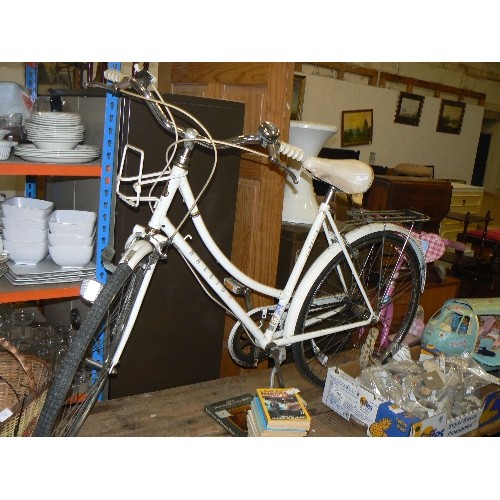 278 - RALEIGH CAPRICE LADIES BIKE IN WHITE