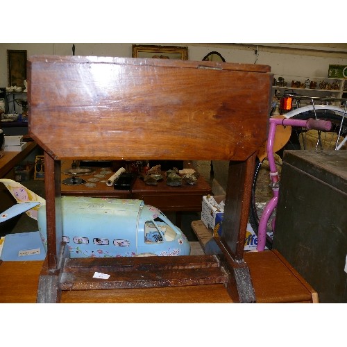 416 - SMALL ANTIQUE SIDE TABLE WITH ROTATING DROPLEAF TOP.