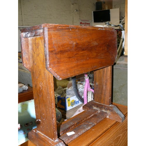 416 - SMALL ANTIQUE SIDE TABLE WITH ROTATING DROPLEAF TOP.