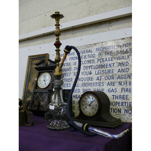 116 - LARGE DECORATIVE BRASS AND GLASS HOOKAH PIPE.