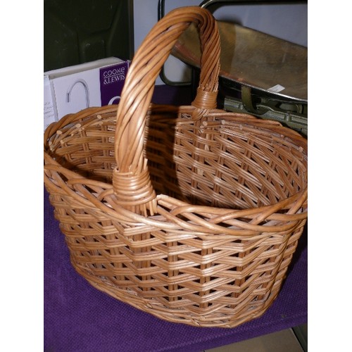 136 - GOOD QUALITY WICKER BASKET