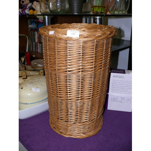 139 - LIDDED WICKER LAUNDRY/STORAGE BASKET