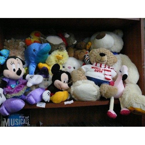 146 - LARGE COLLECTION OF CUDDLY TOYS INCLUDING DISNEY'S MINNIE AND MICKEY MOUSE.