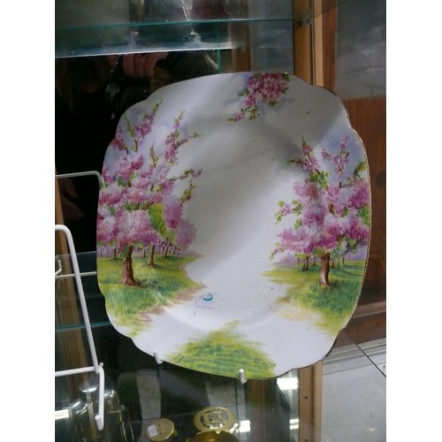 258 - A ROYAL ALBERT 'BLOSSOM TIME' CAKE PLATE AND A LOMONOSOV LUSTRE DISH DECORATED WITH LEAVES AND BERRI... 