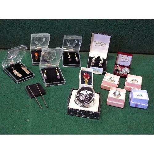 89A - LARGE COLLECTION OF MIXED COSTUME JEWELLERY, ALL BOXED.