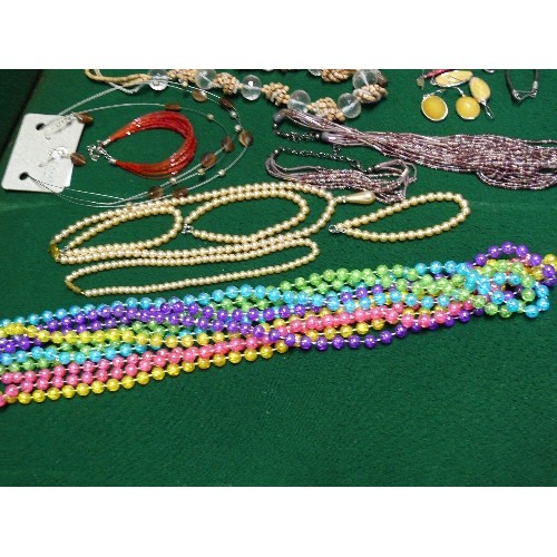 92 - TRAY OF VARIOUS COSTUME JEWELLERY, COLOURFUL BEADS ETC.