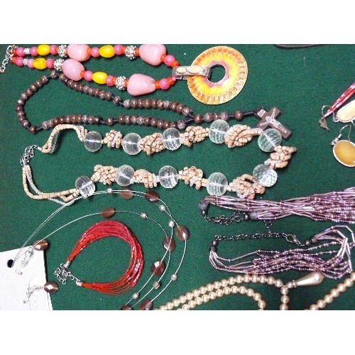 92 - TRAY OF VARIOUS COSTUME JEWELLERY, COLOURFUL BEADS ETC.