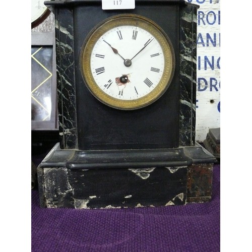 117 - A SLATE MANTLE CLOCK, A WOODEN NAPOLEON HAT MANTLE CLOCK AND A WALL CLOCK.