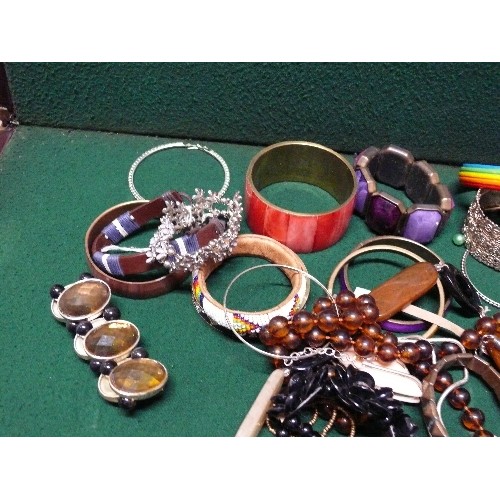 127 - BOX OF VARIOUS COSTUME JEWELLERY