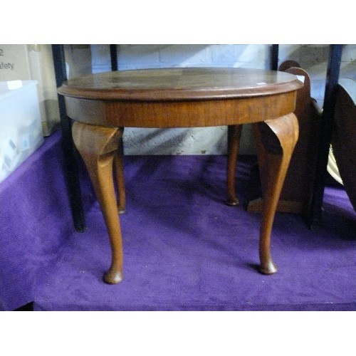 158 - ATTRACTIVE ROUND WOODEN COFFEE TABLE