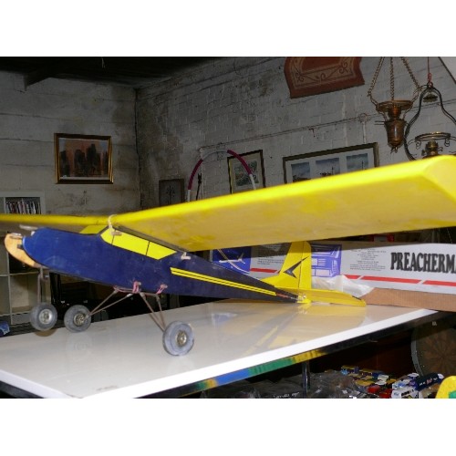 202 - RADIO CONTROLLED TRAINER (PLANE)