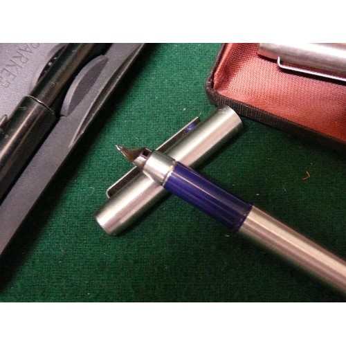 89D - TWO PARKER BRUSHED STEEL FOUNTAIN PENS PLUS A FURTHER BLACK PARKER FOUNTAIN PEN.