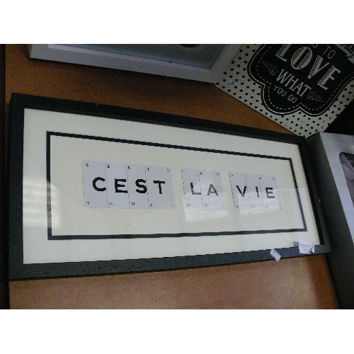 223 - A FRAMED PLAYING CARDS SIGN 'CEST LA VIE', A FRAMED 'SMILE MORE, WORRY LESS' SIGN AND A METAL MOTIVA... 