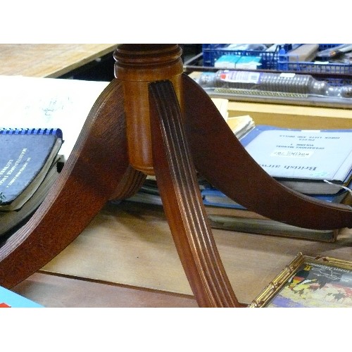 252 - OVAL COFFEE TABLE WITH CLAW FEET ON CASTORS.