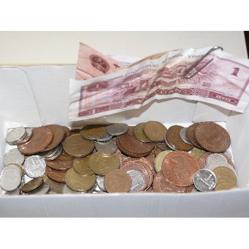 253 - BOX OF VARIOUS ENGLISH AND FOREIGN COINS AND BANK NOTES.