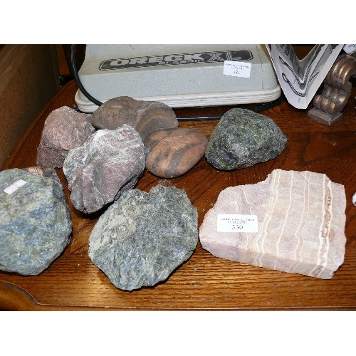 330 - NICE QUANTITY OF MIXED ROCKS AND FOSSILS TO INCLUDE A BANDED CRYSTAL, IDEAL FOR FISH TANK.