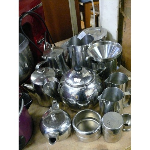 347 - QUANTITY OF STAINLESS STEEL TEAPOTS AND JUGS.