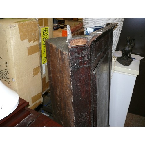 370 - LARGE GEORGIAN OAK VINTAGE CORNER CUPBOARD WITH INTERNAL SHELVES.