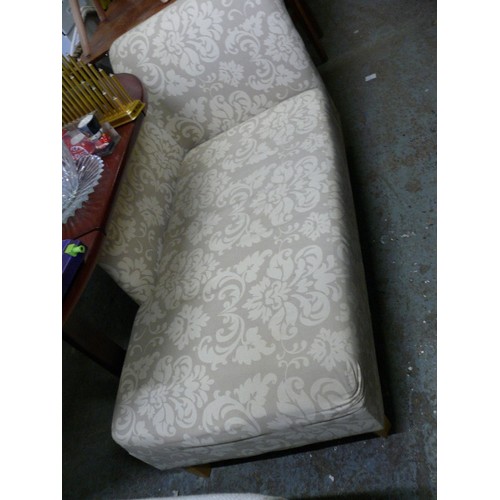 381 - CONTEMPORARY HALF CHAISE, UPHOLSTERED IN NEUTRAL TONES, AS NEW CONDITION.