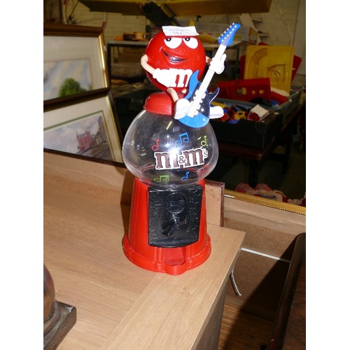 384 - M&M SWEET DISPENSER